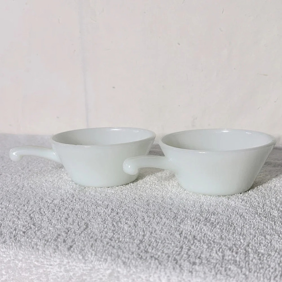 Vintage Anchor Hocking Milk Glass Small  Bowls With Handles x2 - Picture 3 of 13